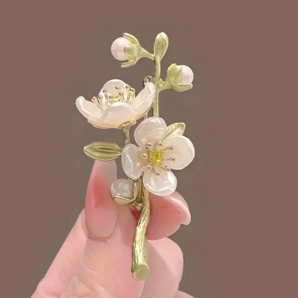 3/$20 Pearlescent 3D Cherry Blossom Pin Brooch - Picture 2 of 10
